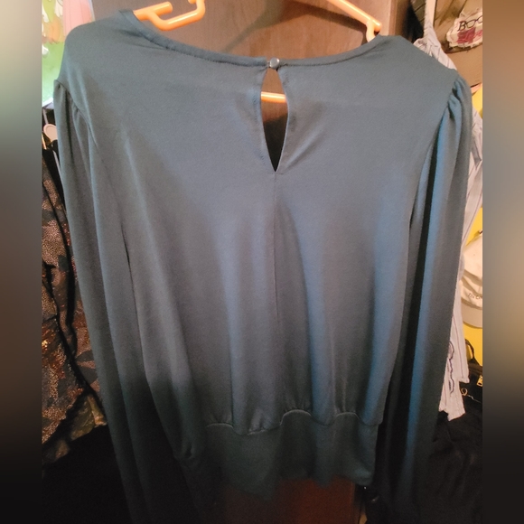 NWT Silky LS Top with Lace Trim - Picture 4 of 4